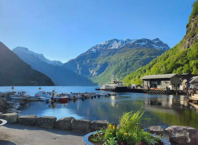 campervan-mieten-skandinavien-fjord